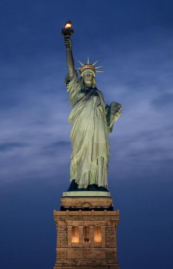 Hyatt Place New York Chelsea Esterno foto Statue of Liberty