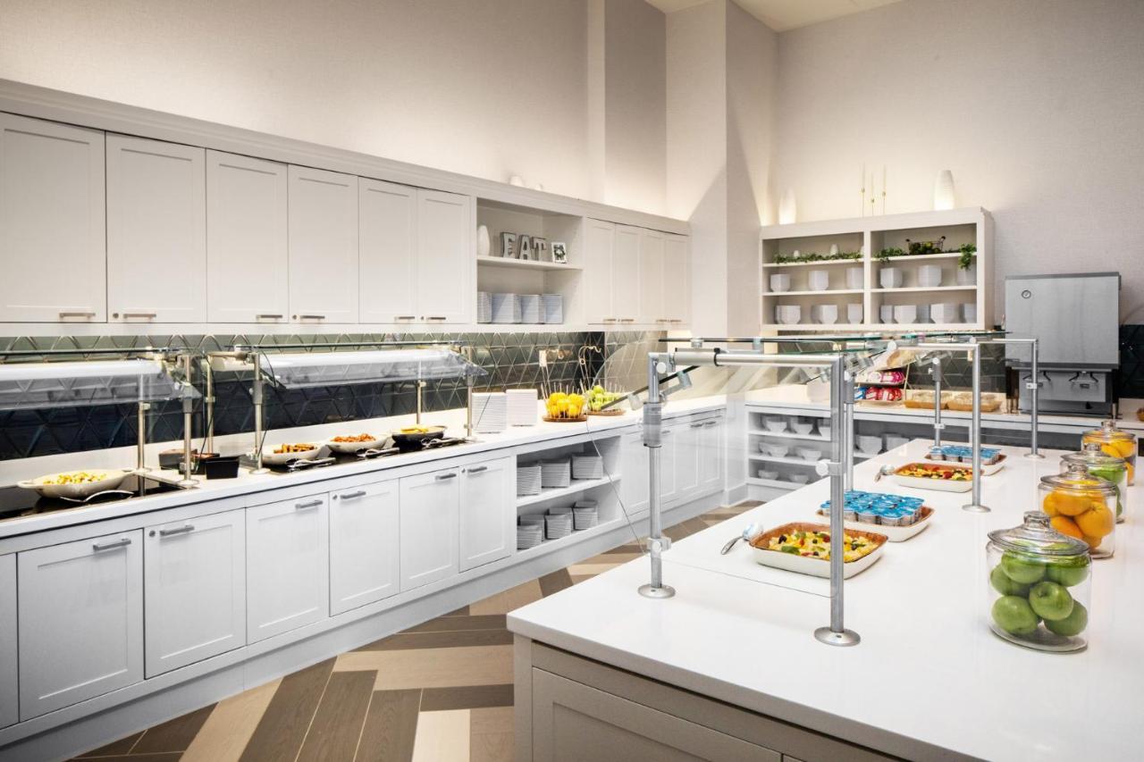 Hyatt Place New York Chelsea Esterno foto Breakfast buffet at a hotel