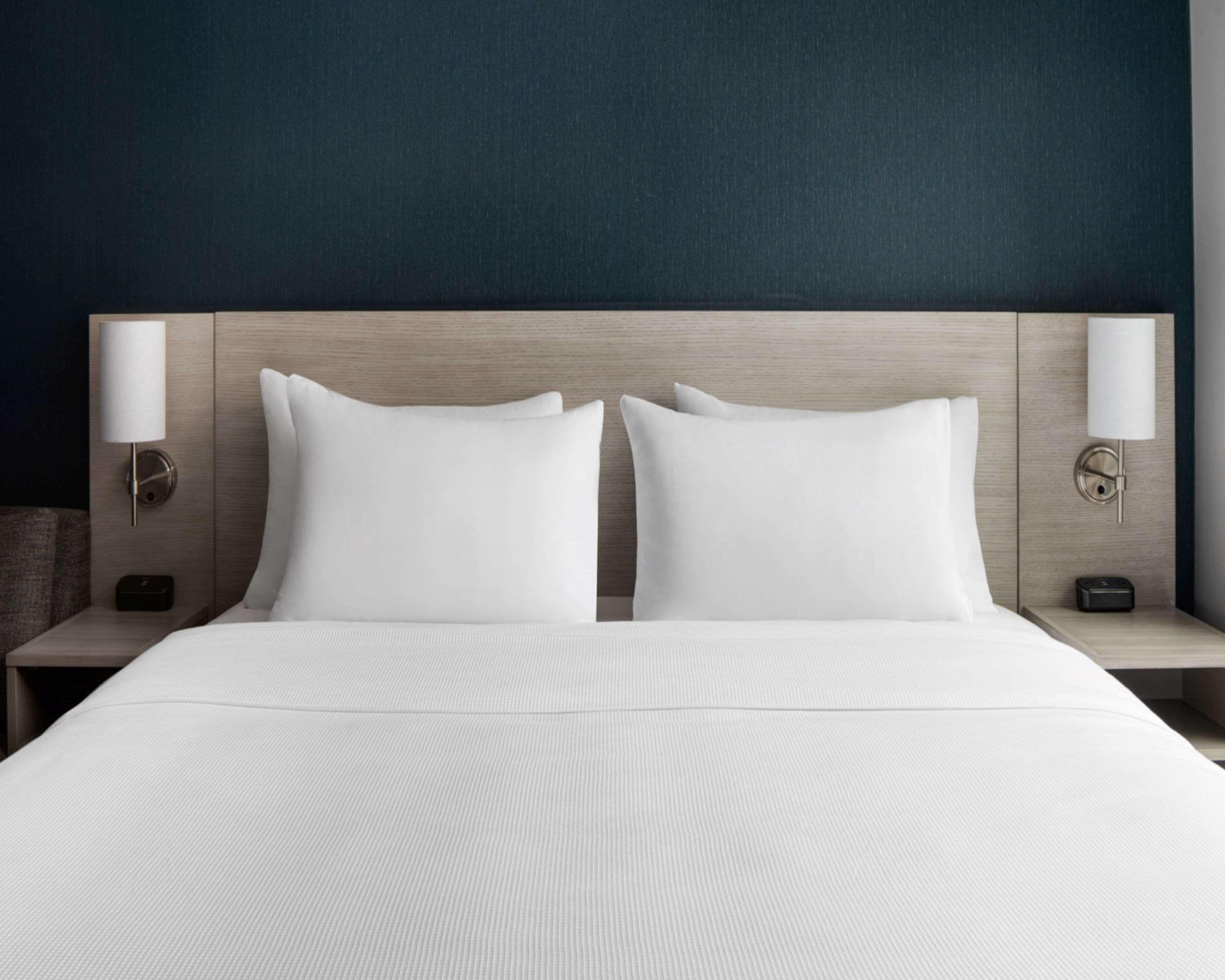 Hyatt Place New York Chelsea Esterno foto A hotel room in New York City