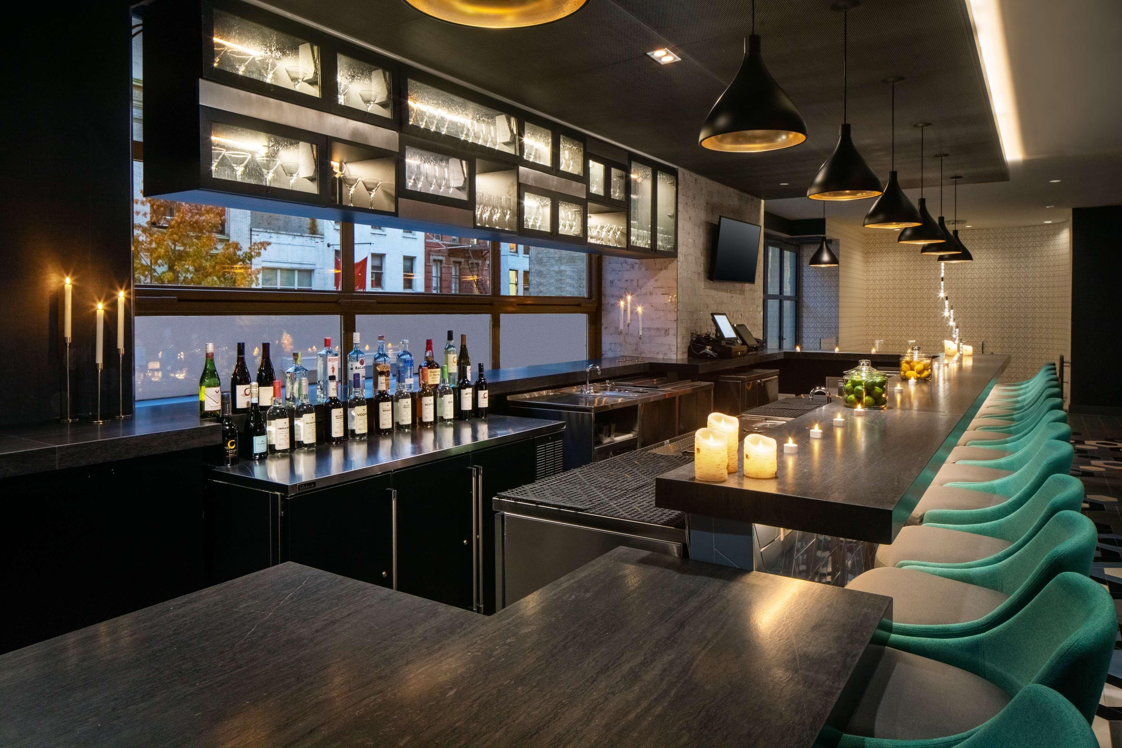 Hyatt Place New York Chelsea Esterno foto The bar at the hotel