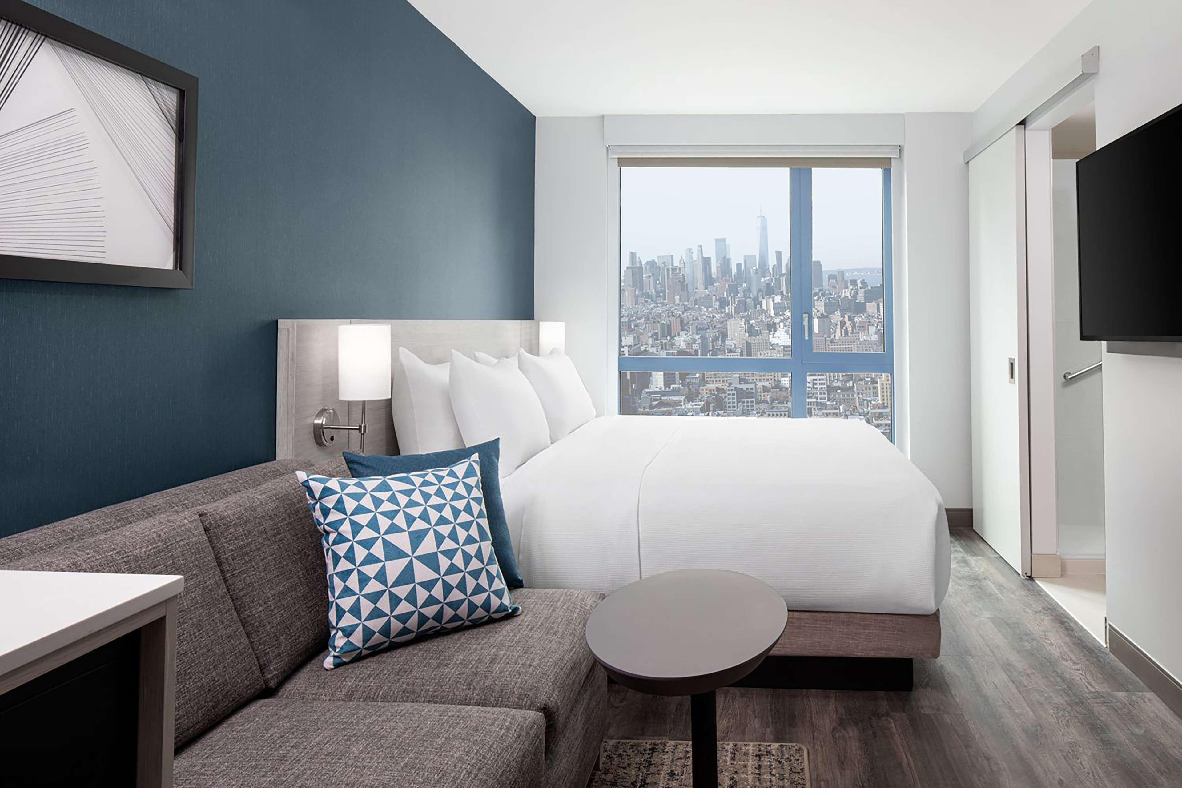 Hyatt Place New York Chelsea Esterno foto A room at the Westin New York Harbor