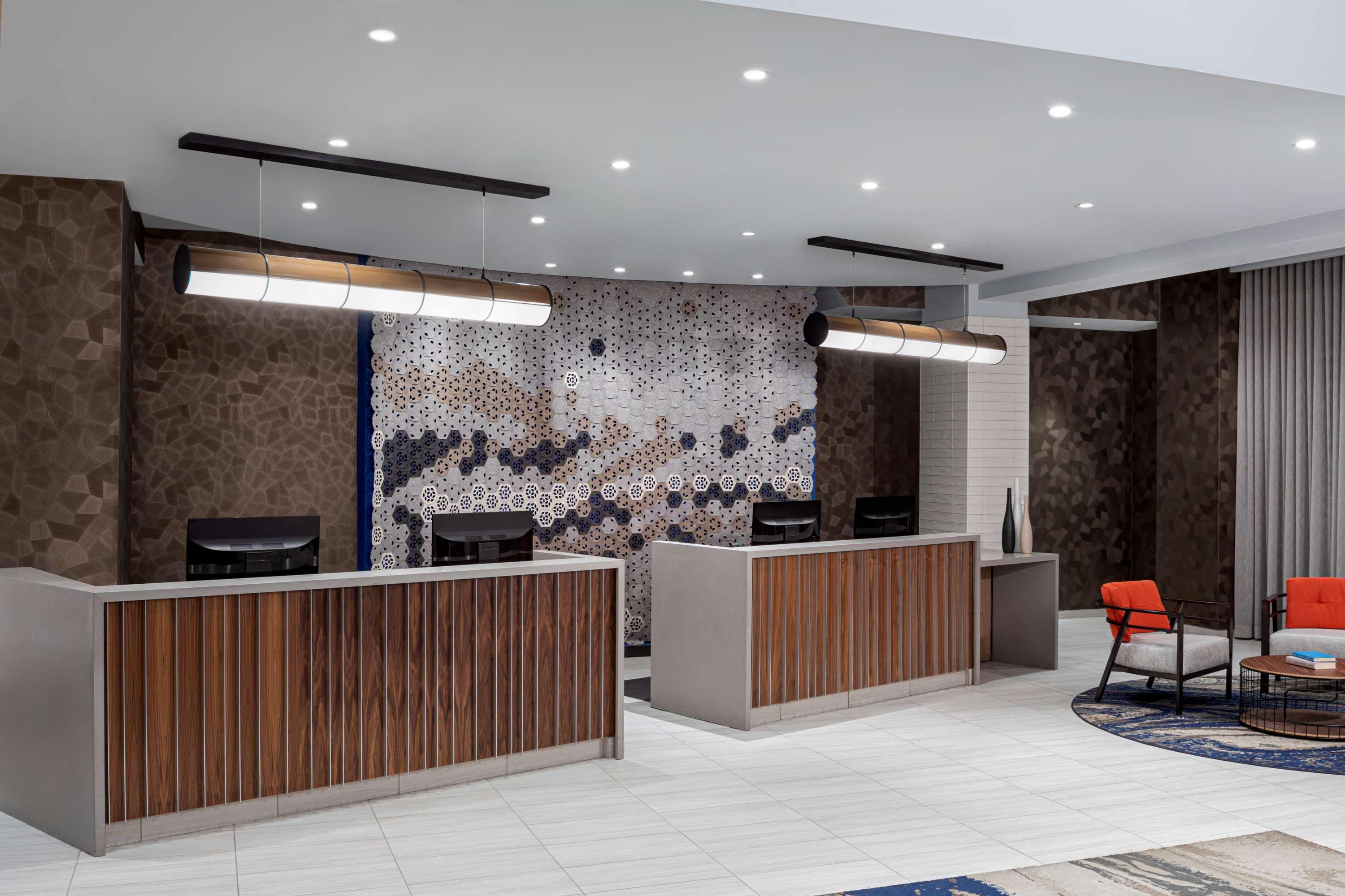 Hyatt Place New York Chelsea Esterno foto Reception desk