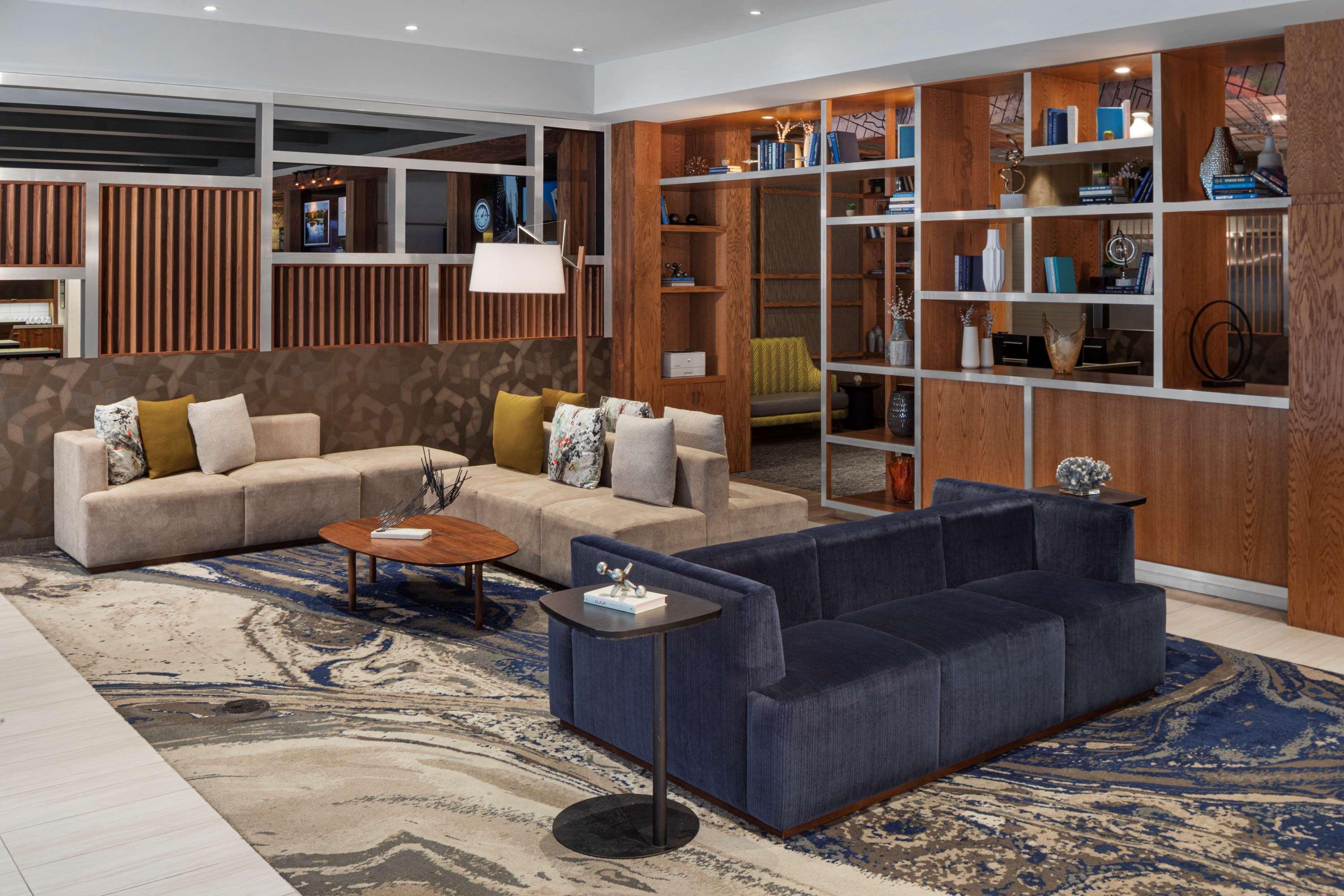 Hyatt Place New York Chelsea Esterno foto Interior design of a modern hotel lobby