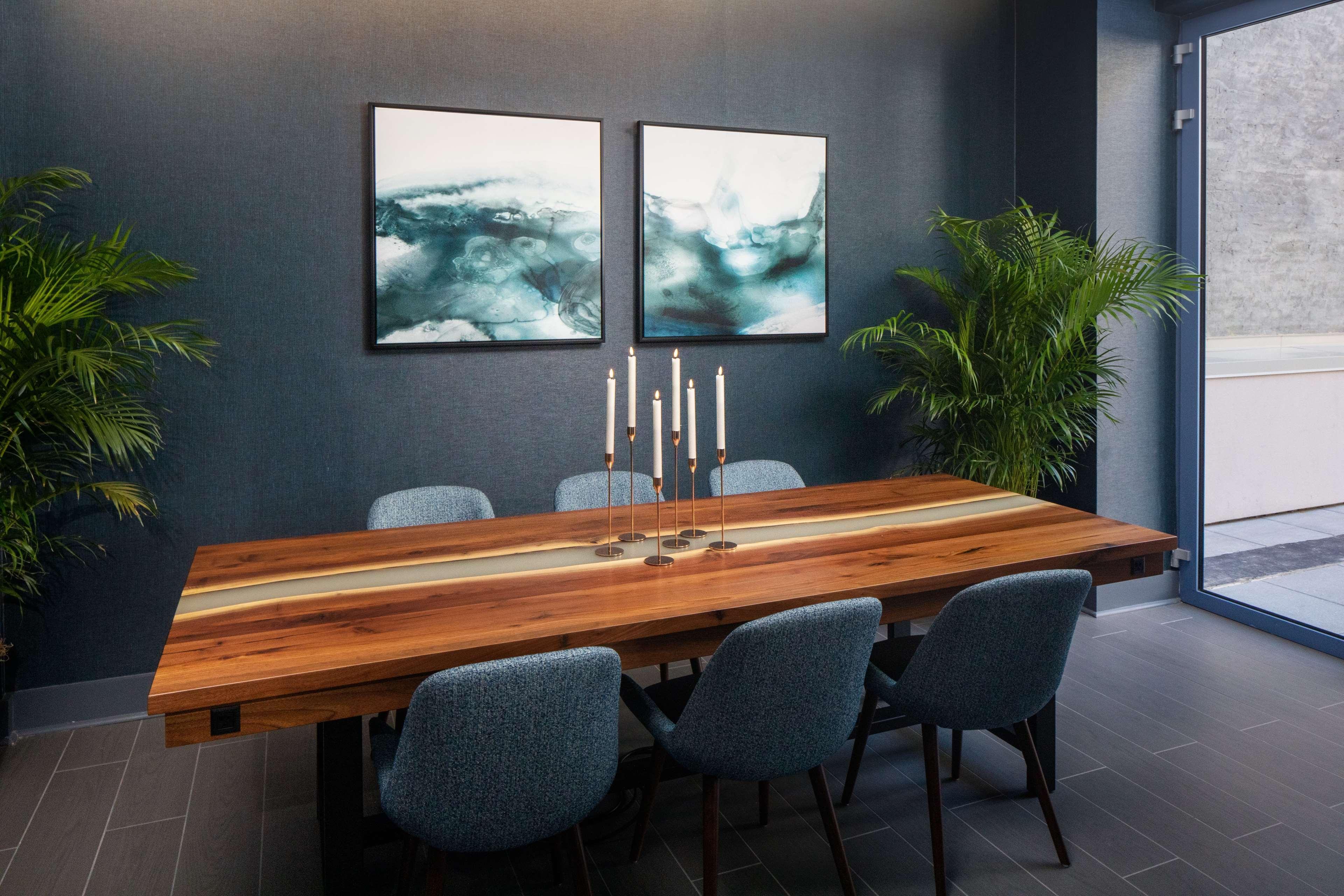 Hyatt Place New York Chelsea Esterno foto A dining room table with a resin river in the middle.