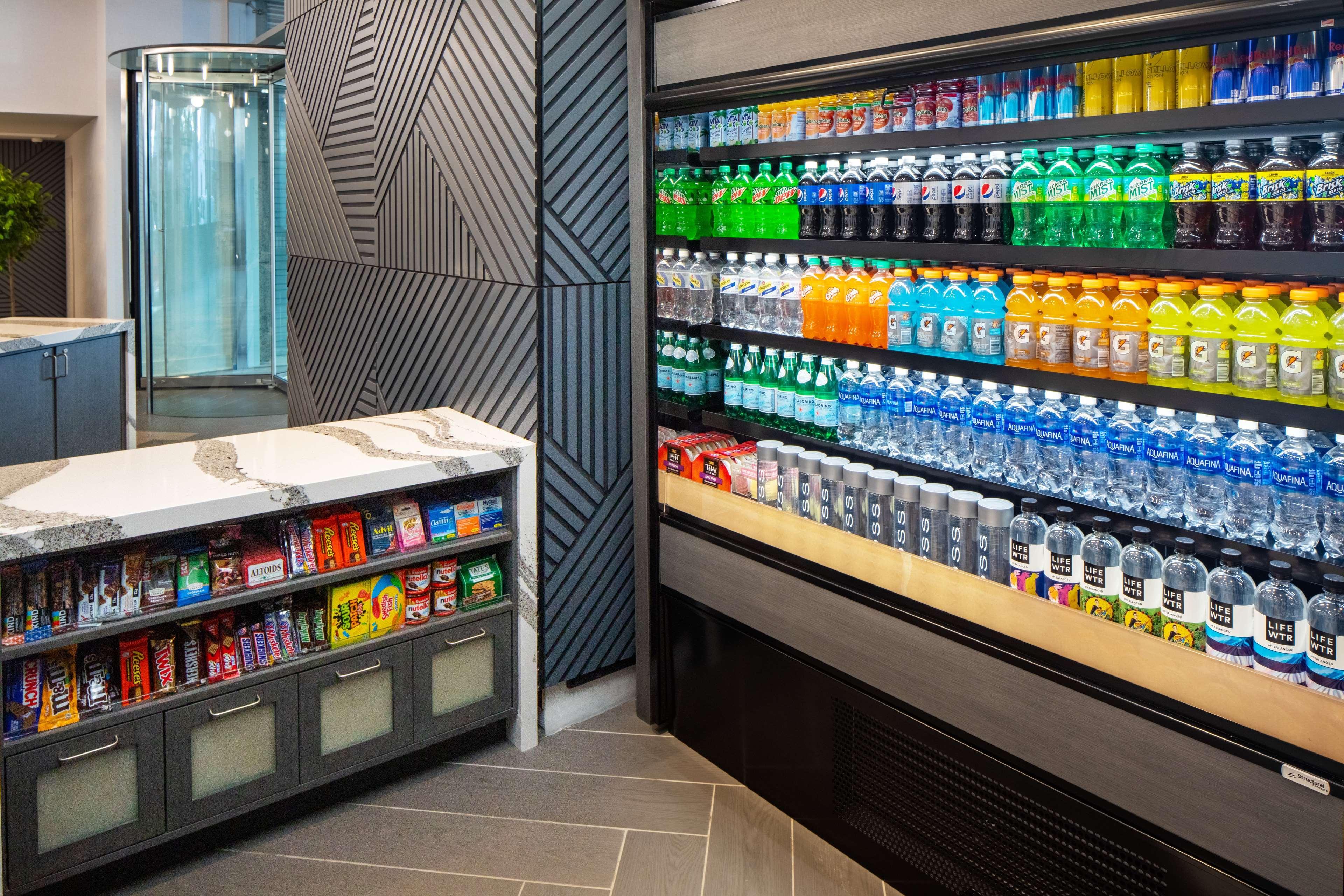 Hyatt Place New York Chelsea Esterno foto A snack bar at a hotel