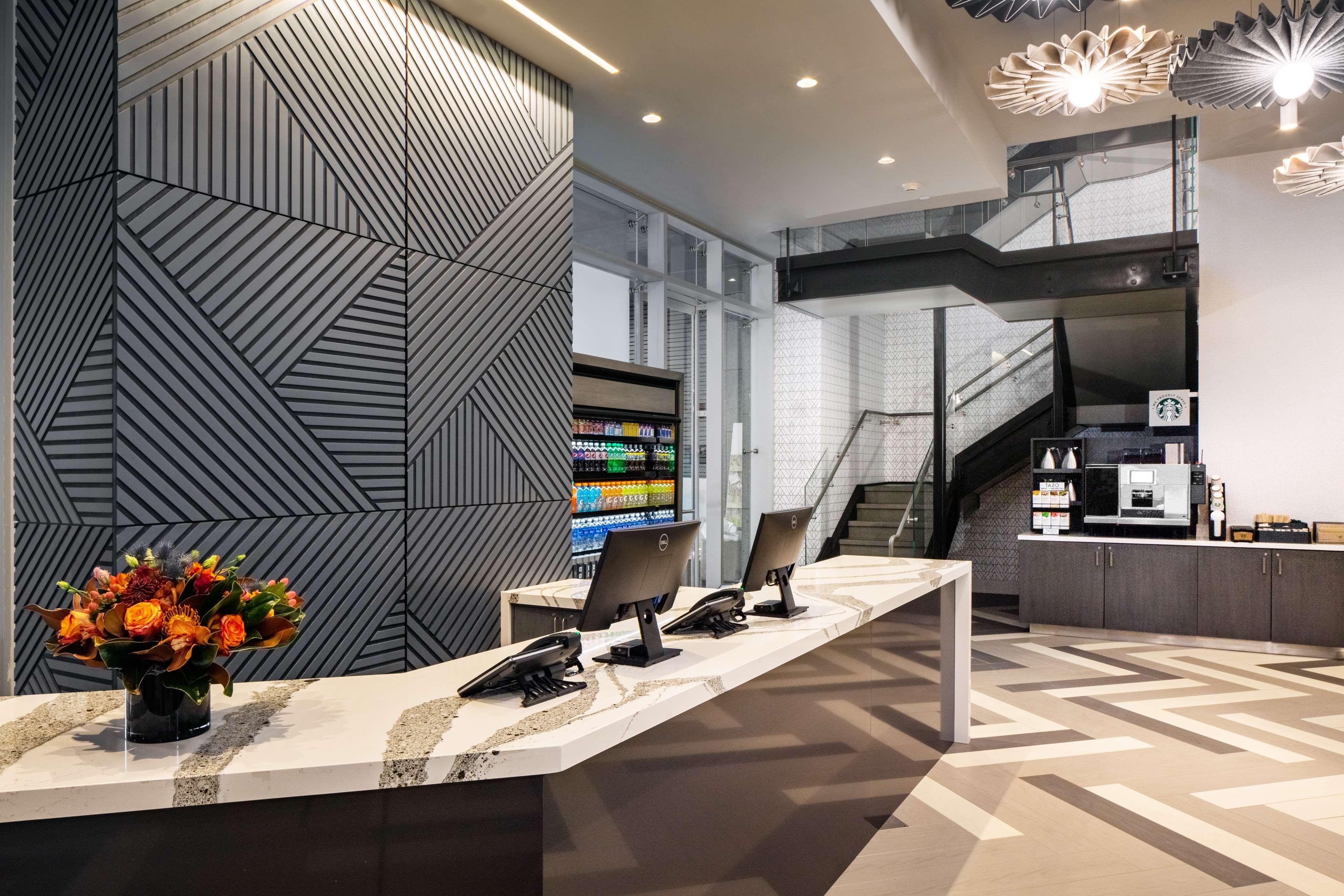 Hyatt Place New York Chelsea Esterno foto Reception desk at a modern hotel