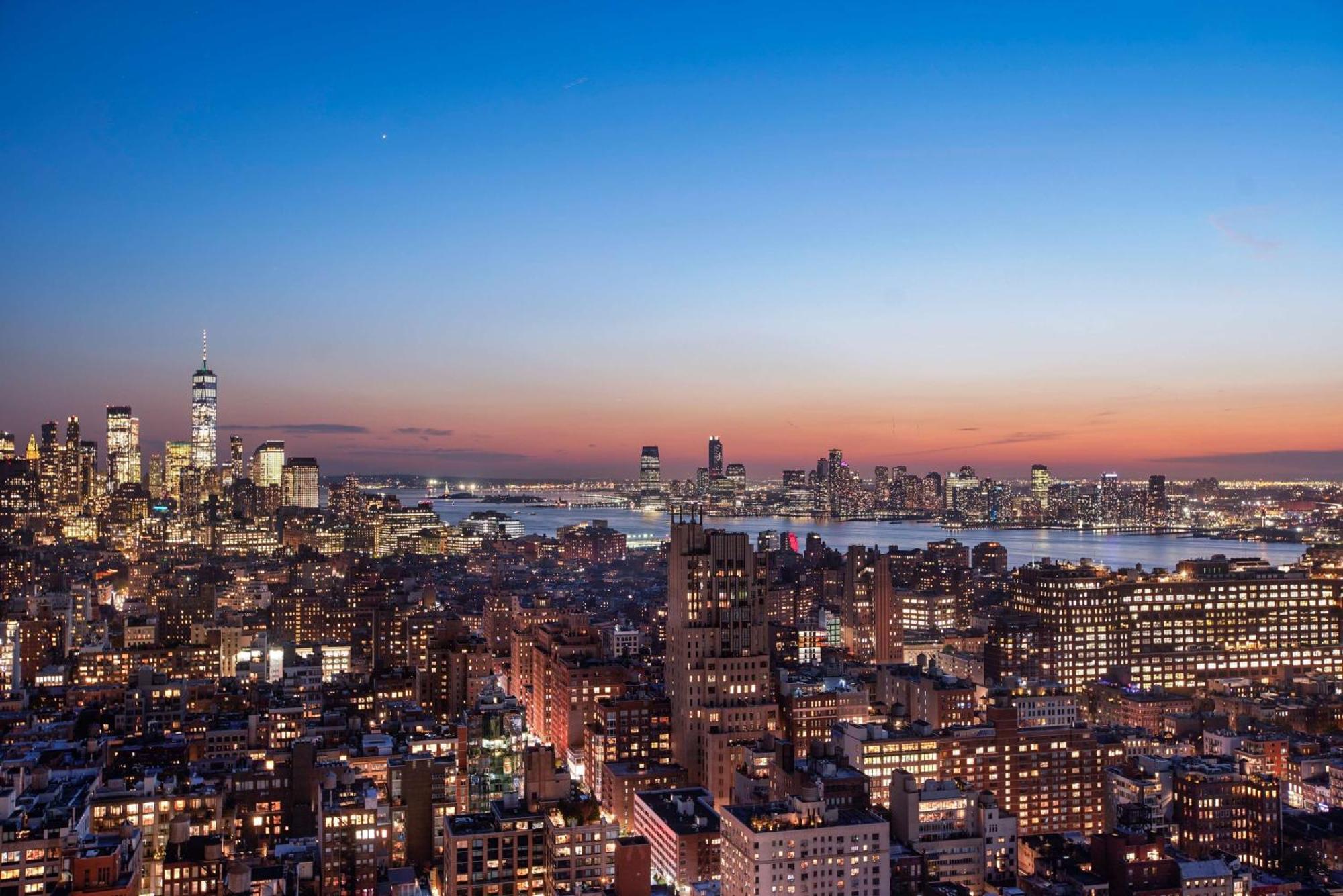 Hyatt Place New York Chelsea Esterno foto Manhattan skyline at night